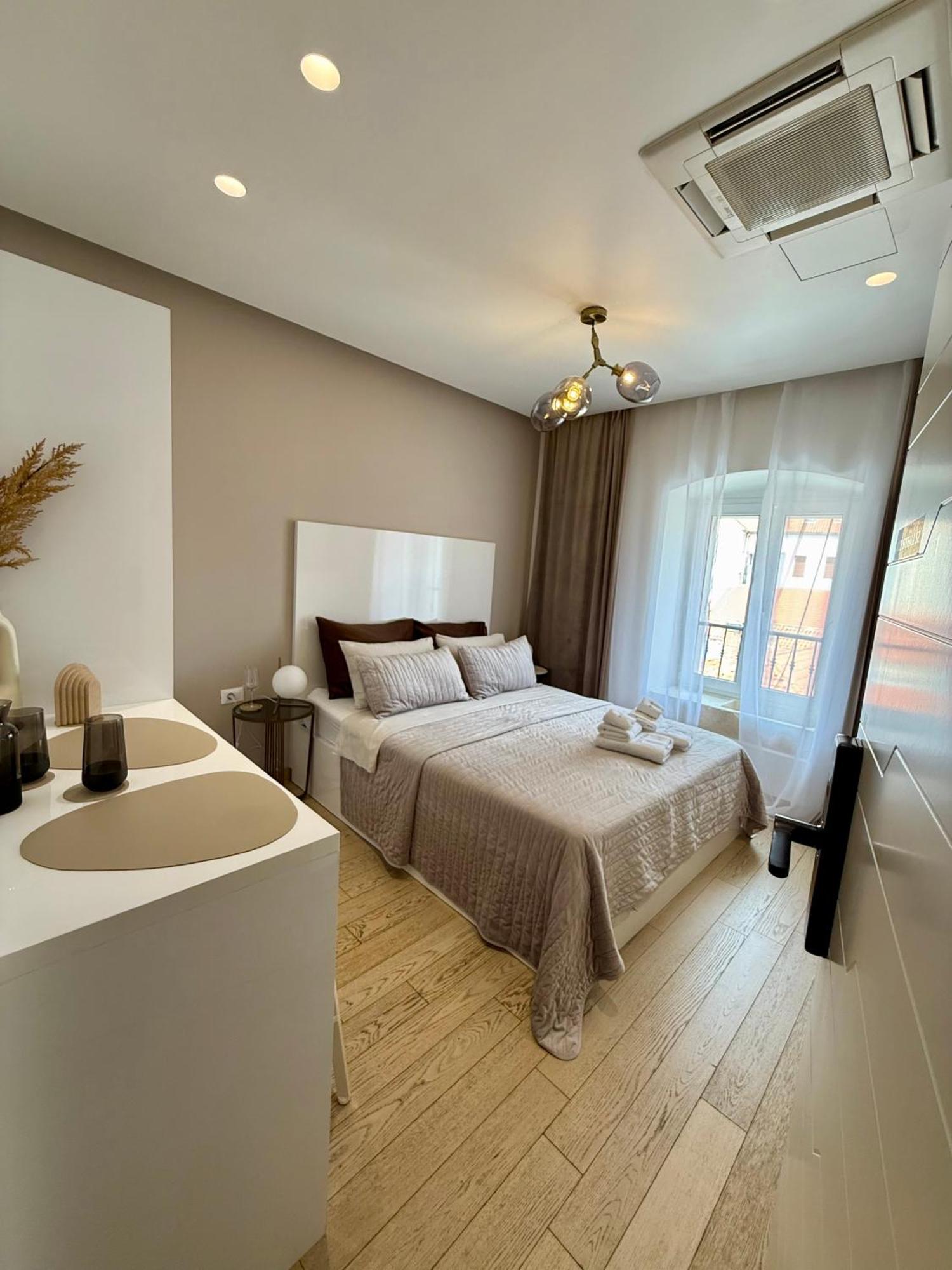 B&B Skyfall สปลิท ภายนอก รูปภาพ